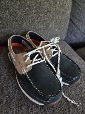 Women's Two-Tone Safety Boat Shoes in Black and Tan